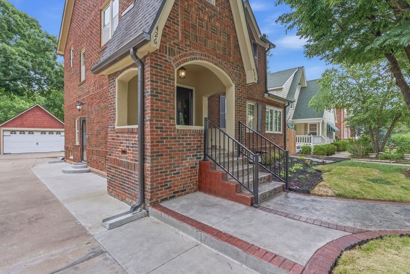426 S Belmont St, Wichita, KS 67218