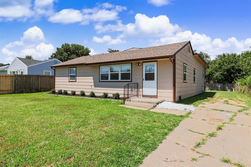 2611 Lorraine Ave, Wichita, KS 67219