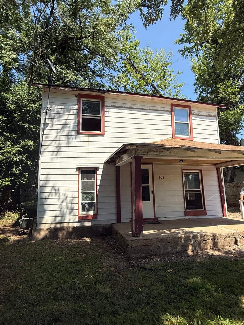 204 N Iowa St, Winfield, KS 67156