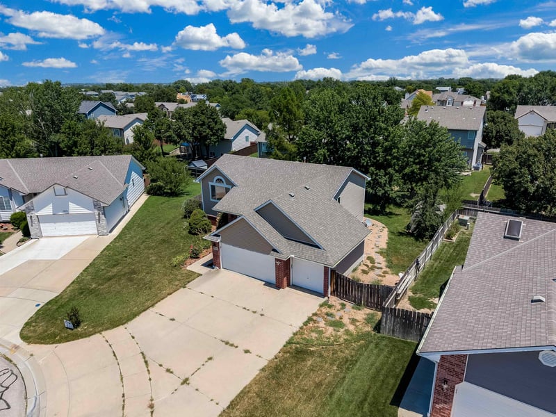 1810 Fox Run Cir, Wichita, KS 67207