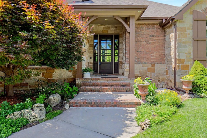 13104 Mainsgate Cir, Wichita, KS 67228