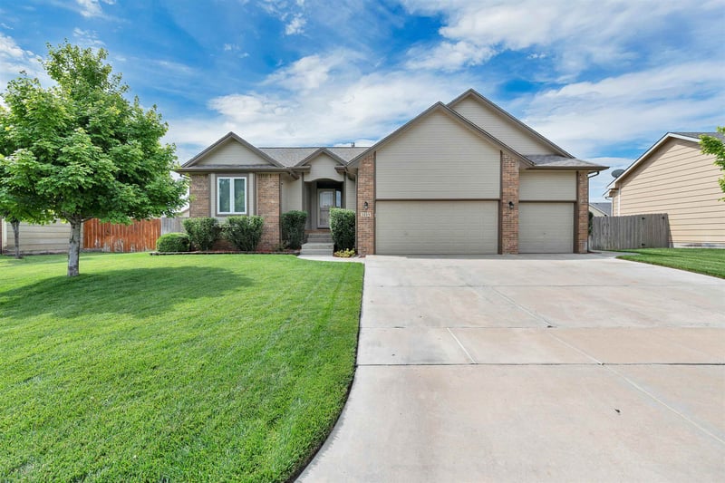 3225 Bluelake Ct, Wichita, KS 67215-1022