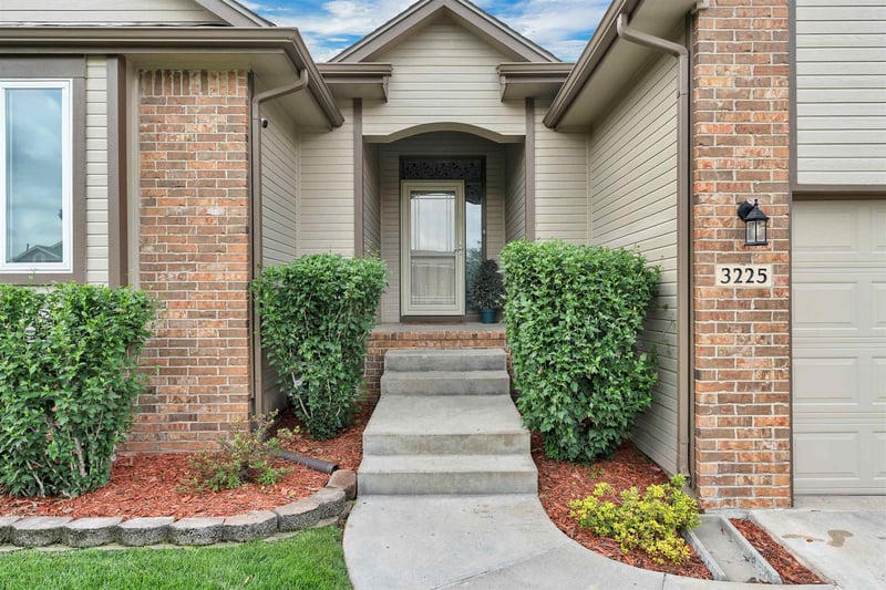 3225 Bluelake Ct, Wichita, KS 67215-1022