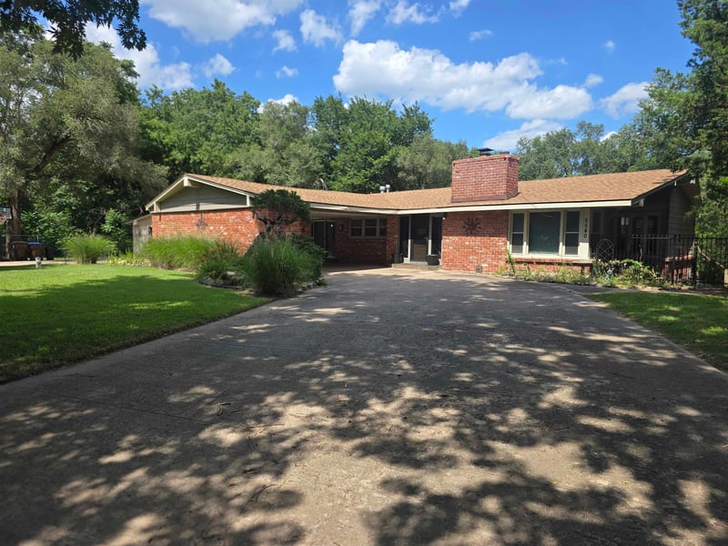 5540 Porter , Wichita, KS 67204