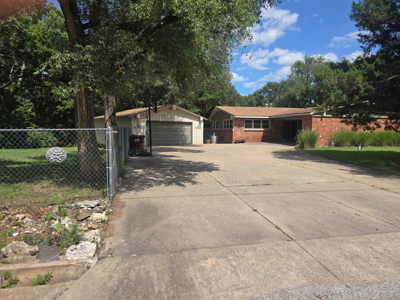 5540 Porter , Wichita, KS 67204