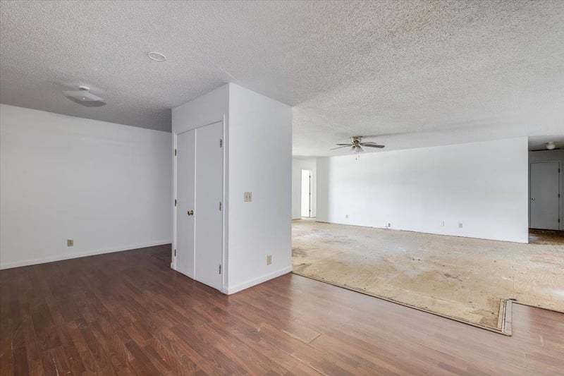 7015 Newell , Wichita, KS 67212