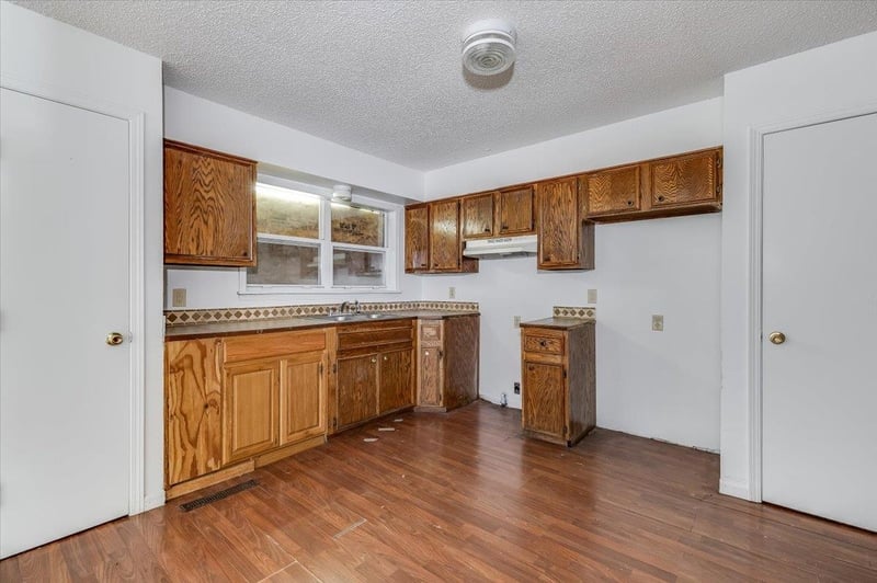 7015 Newell , Wichita, KS 67212