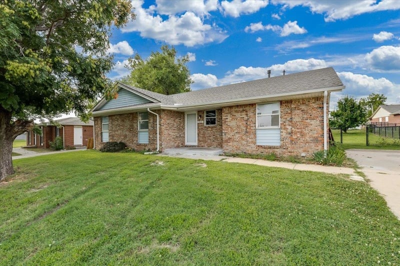 7015 Newell , Wichita, KS 67212