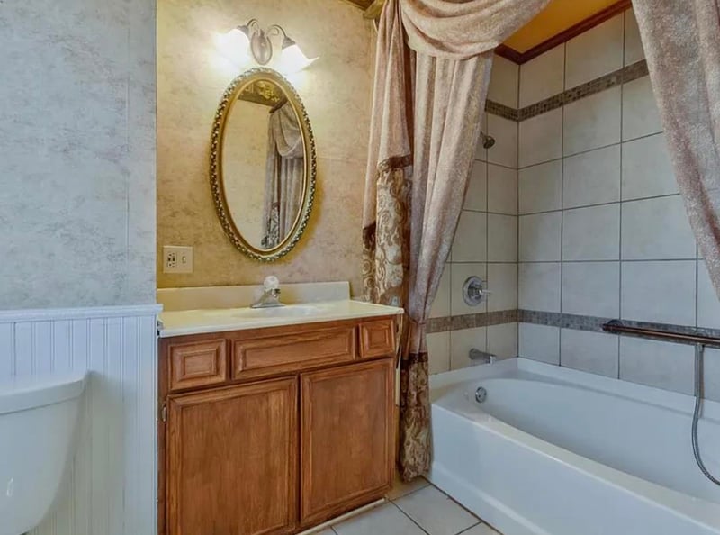 1121 Bitting Ave, Wichita, KS 67203-3524