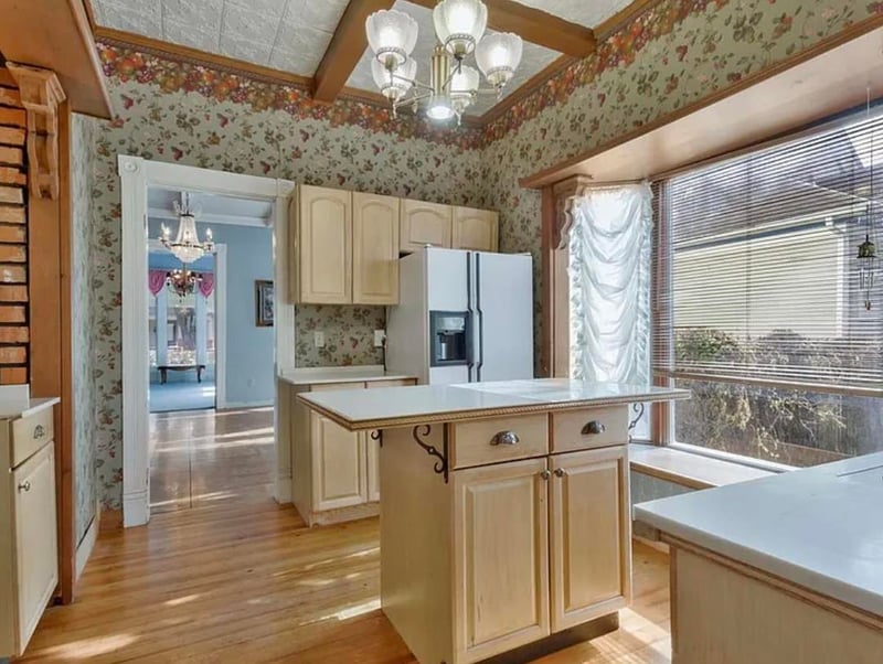 1121 Bitting Ave, Wichita, KS 67203-3524