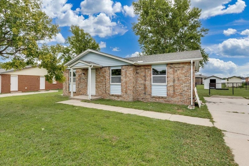 7031 Frazier Ln, Wichita, KS 67212