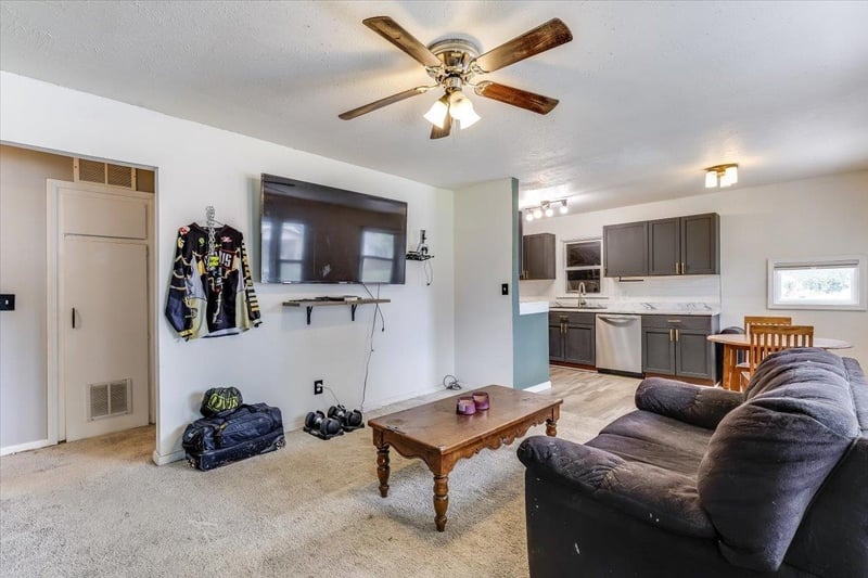 6413 Longmont , Park City, KS 67219
