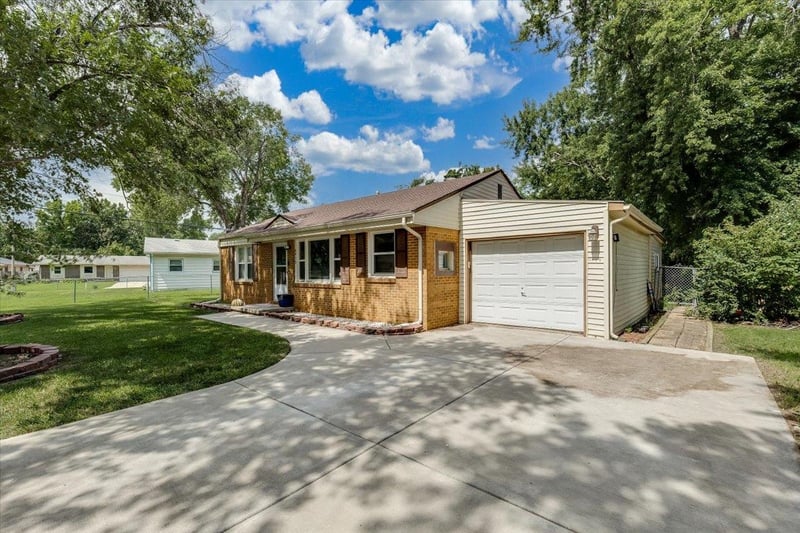 6413 Longmont , Park City, KS 67219