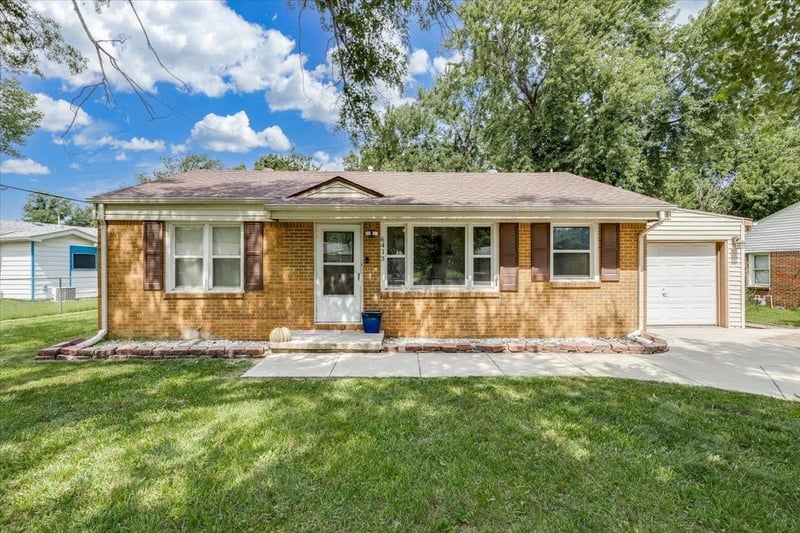 6413 Longmont , Park City, KS 67219