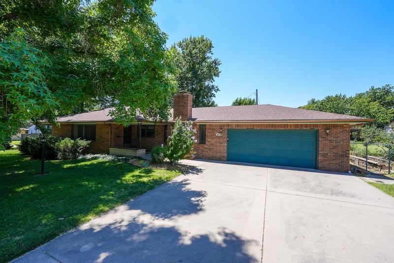 1025 High St, El Dorado, KS 67042