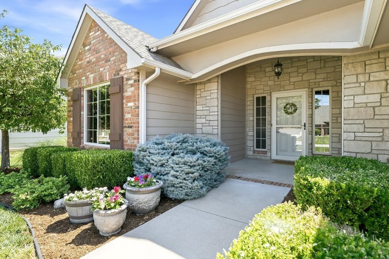 2312 N Sawgrass Cir, Derby, KS 67037