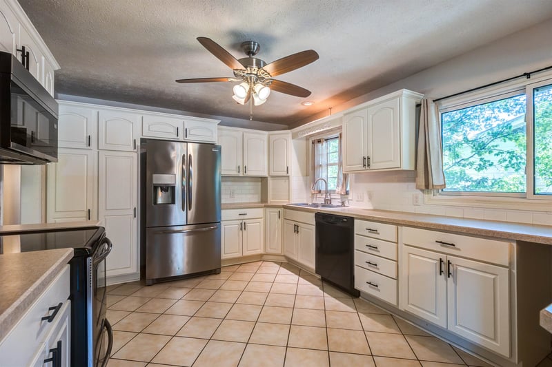 2081 Leland Way, Salina, KS 67401