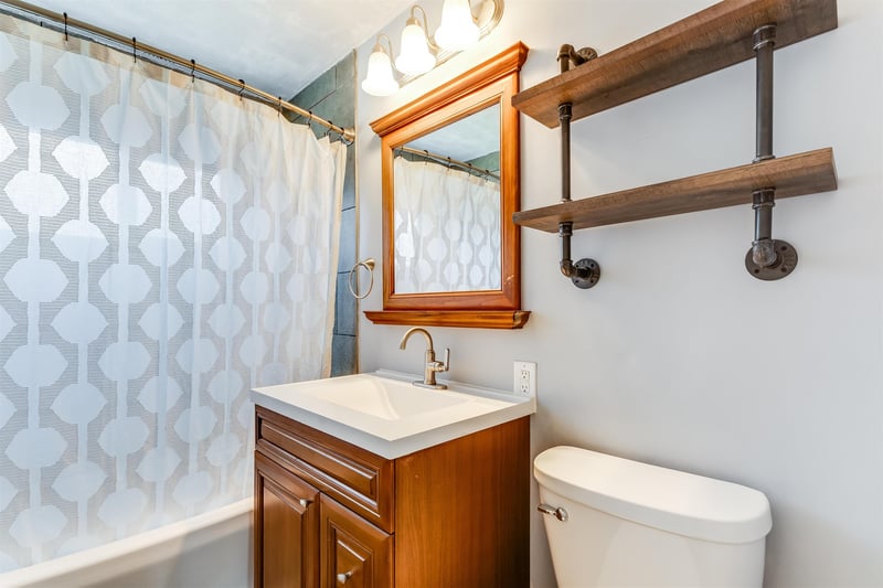 1718 E 53rd St S, Wichita, KS 67216