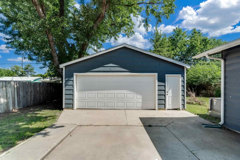 1718 E 53rd St S, Wichita, KS 67216