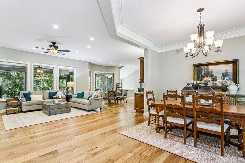 2240 N Williamsgate Ct, Wichita, KS 67228