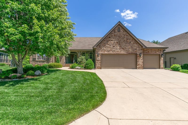 2240 N Williamsgate Ct, Wichita, KS 67228