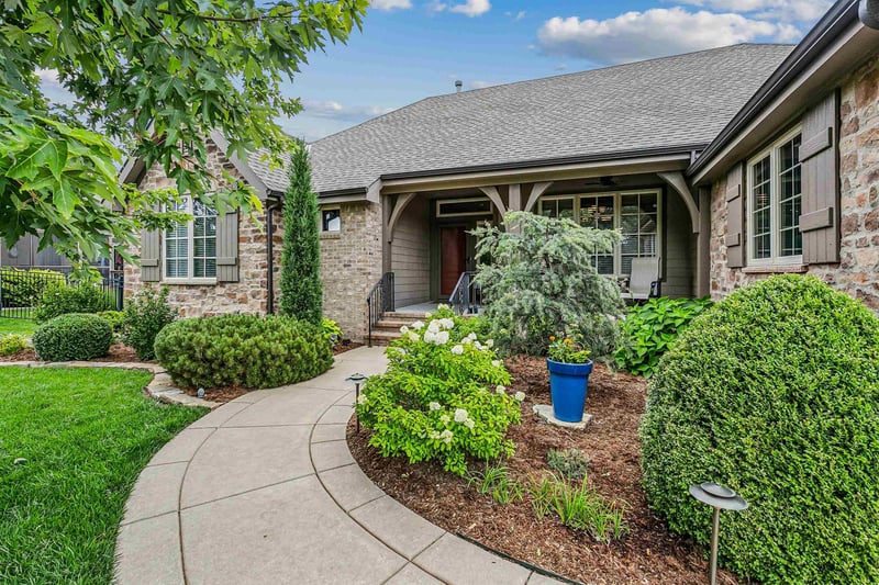 2240 N Williamsgate Ct, Wichita, KS 67228