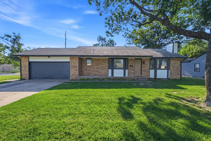 2010 Glenn , Wichita, KS 67213