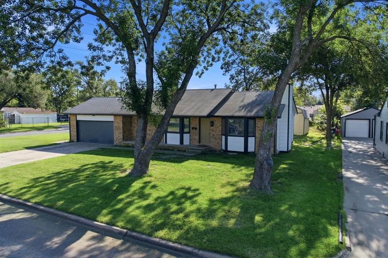2010 Glenn , Wichita, KS 67213