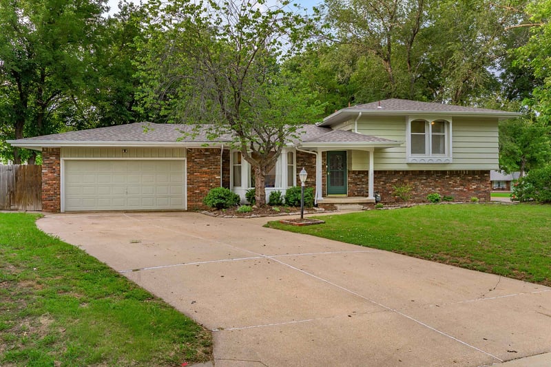 621 Willow Dr, Derby, KS 67037-1949