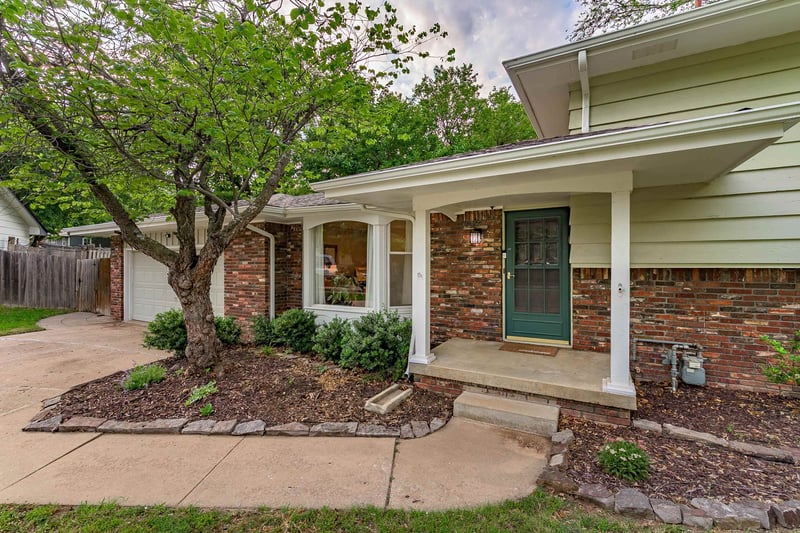 621 Willow Dr, Derby, KS 67037-1949