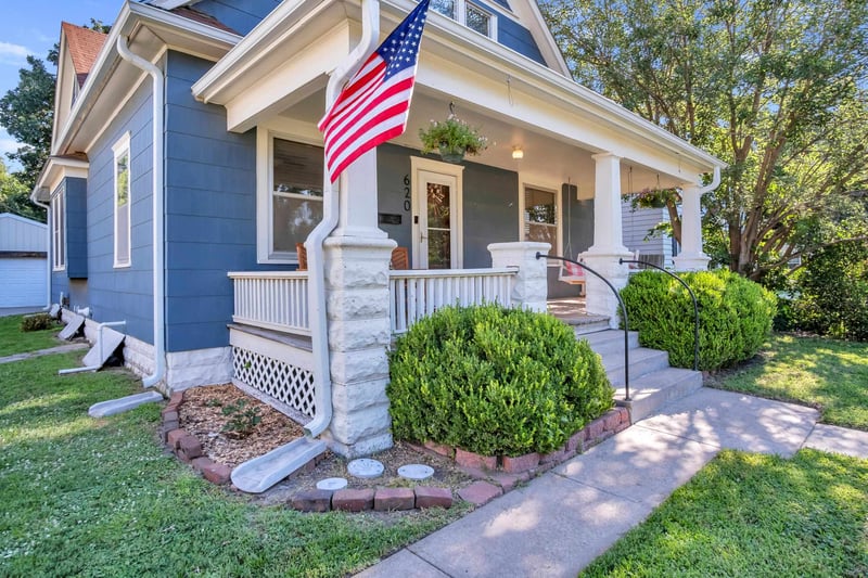 620 4th St, Newton, KS 67114
