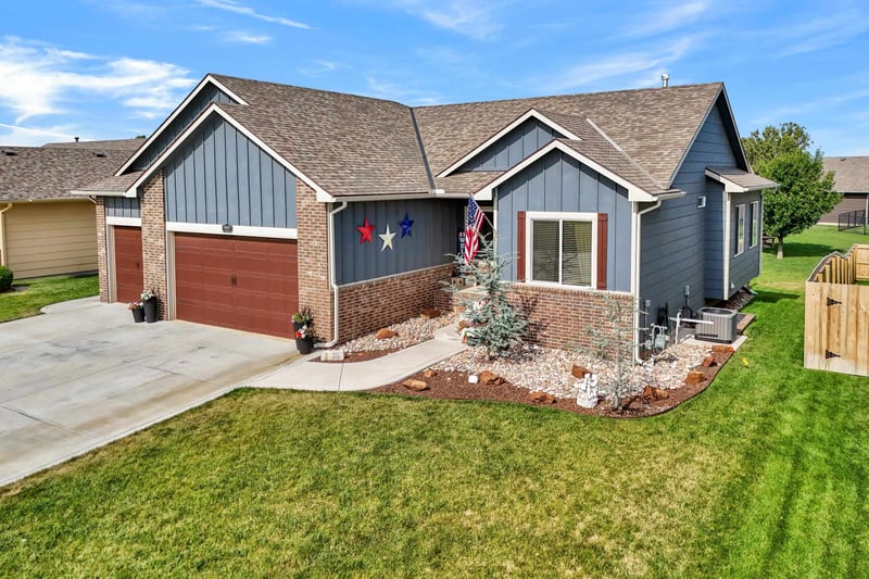8857 Hidden Ln, Park City, KS 67147
