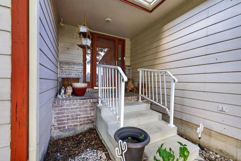 1802 Hoyt Cir, Wichita, KS 67207