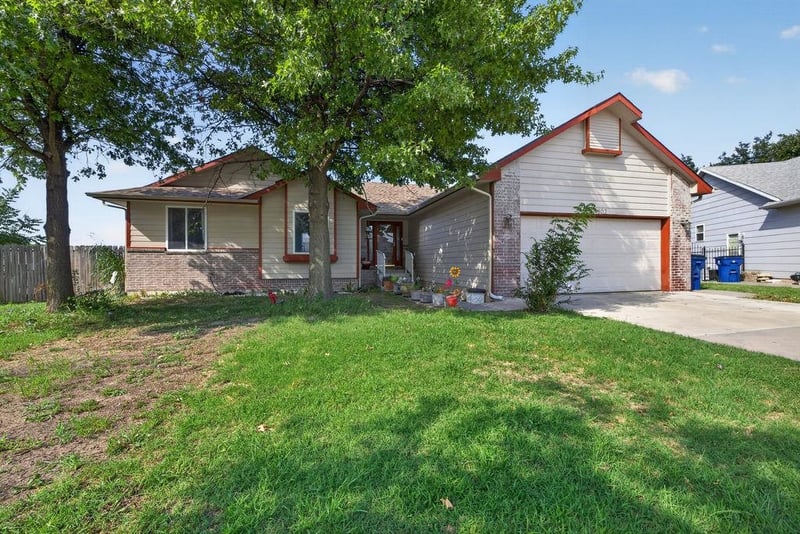 1802 Hoyt Cir, Wichita, KS 67207