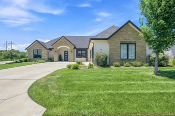10904 E Steeplechase Ct, Wichita, KS 67206