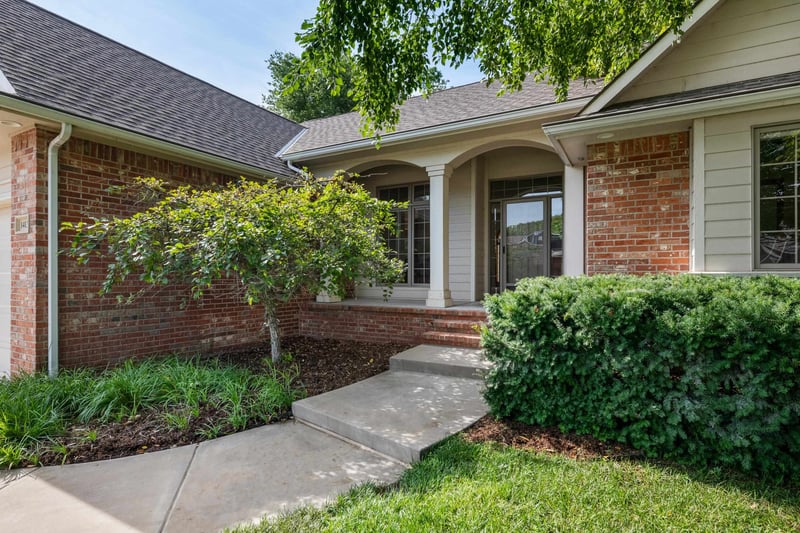 14137 Bluegrass Ct, Wichita, KS 67235