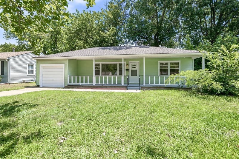 1720 Roanoke Dr, Wichita, KS 67218
