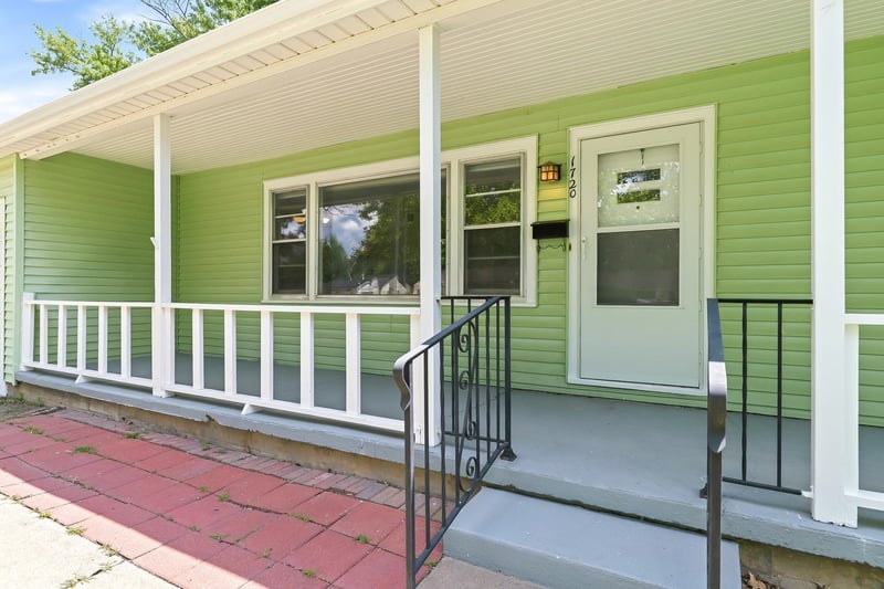 1720 Roanoke Dr, Wichita, KS 67218