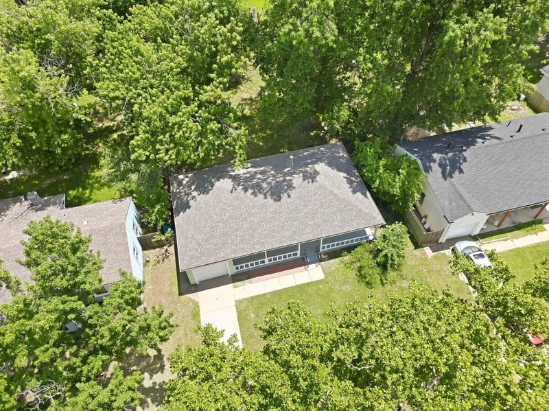 1720 Roanoke Dr, Wichita, KS 67218