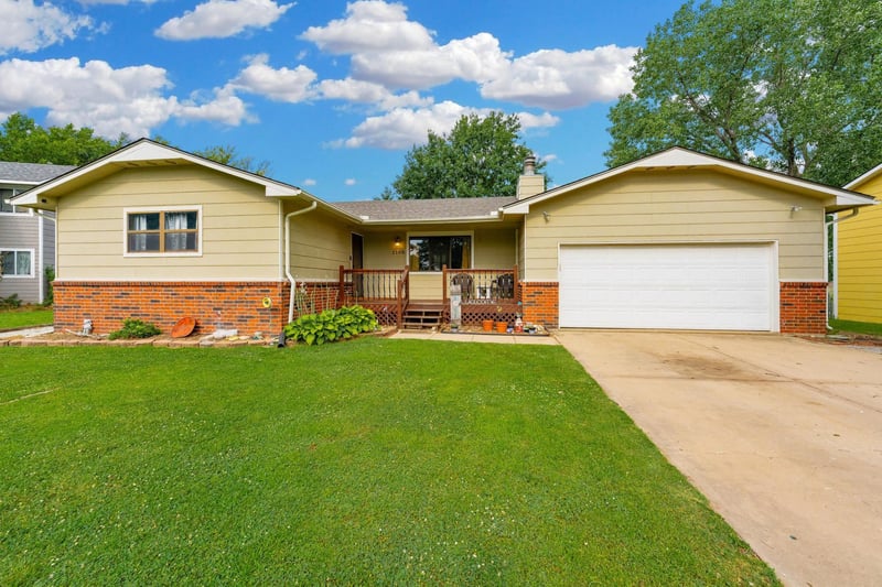 1109 Burrows , Belle Plaine, KS 67013