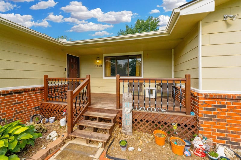 1109 Burrows , Belle Plaine, KS 67013
