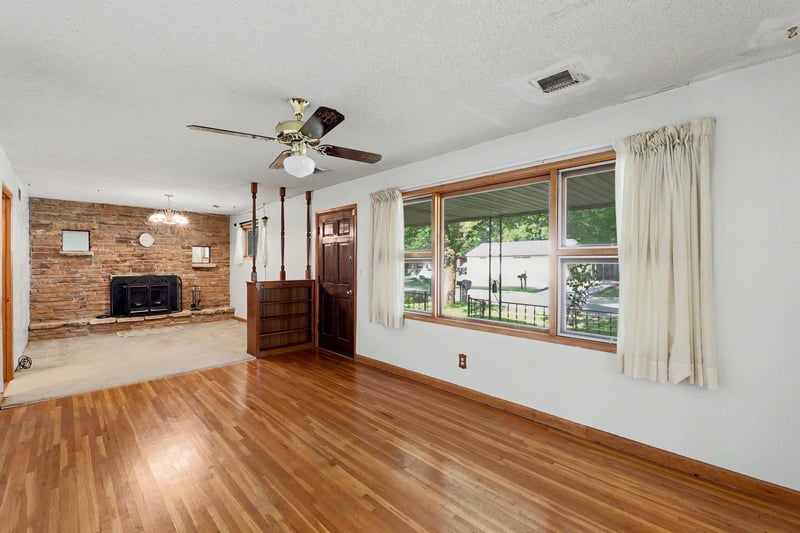 1156 Lakeview Dr, Derby, KS 67037