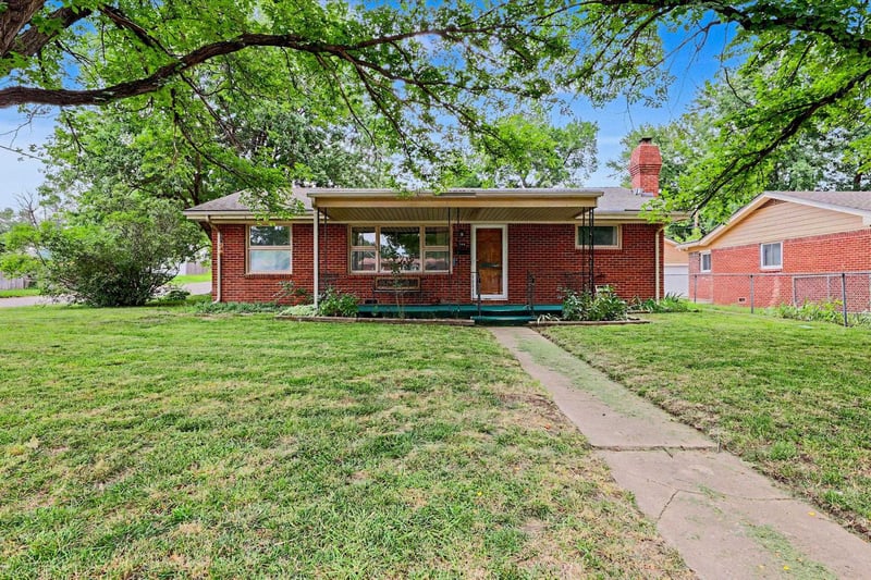 1156 Lakeview Dr, Derby, KS 67037