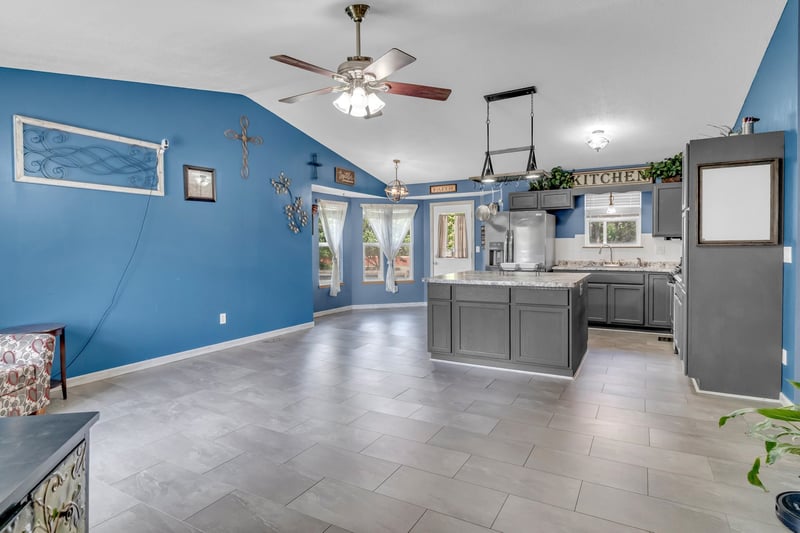 610 S Blue Stem Cir, Haysville, KS 67060