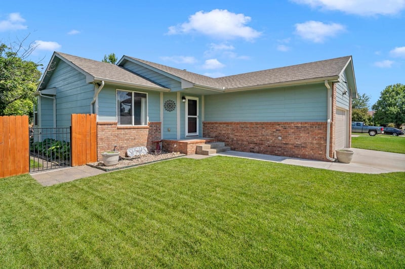 610 S Blue Stem Cir, Haysville, KS 67060