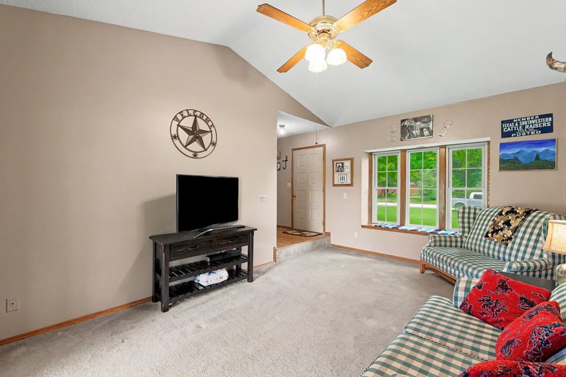 9809 Laura St, Haysville, KS 67060
