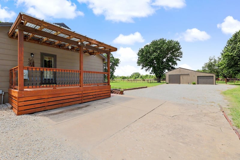 9809 Laura St, Haysville, KS 67060