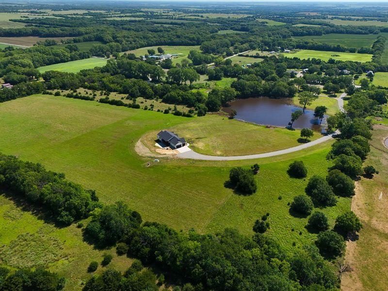 20465 Tawakoni Rd, Douglass, KS 67039
