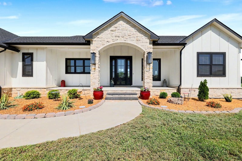 20465 Tawakoni Rd, Douglass, KS 67039