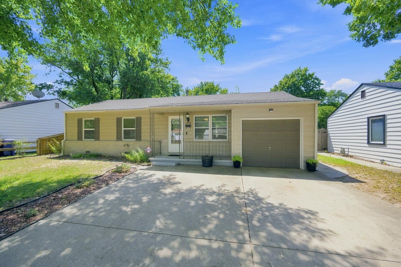 1039 N Kokomo, Derby, KS 67037